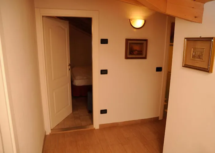 Roe Apartment