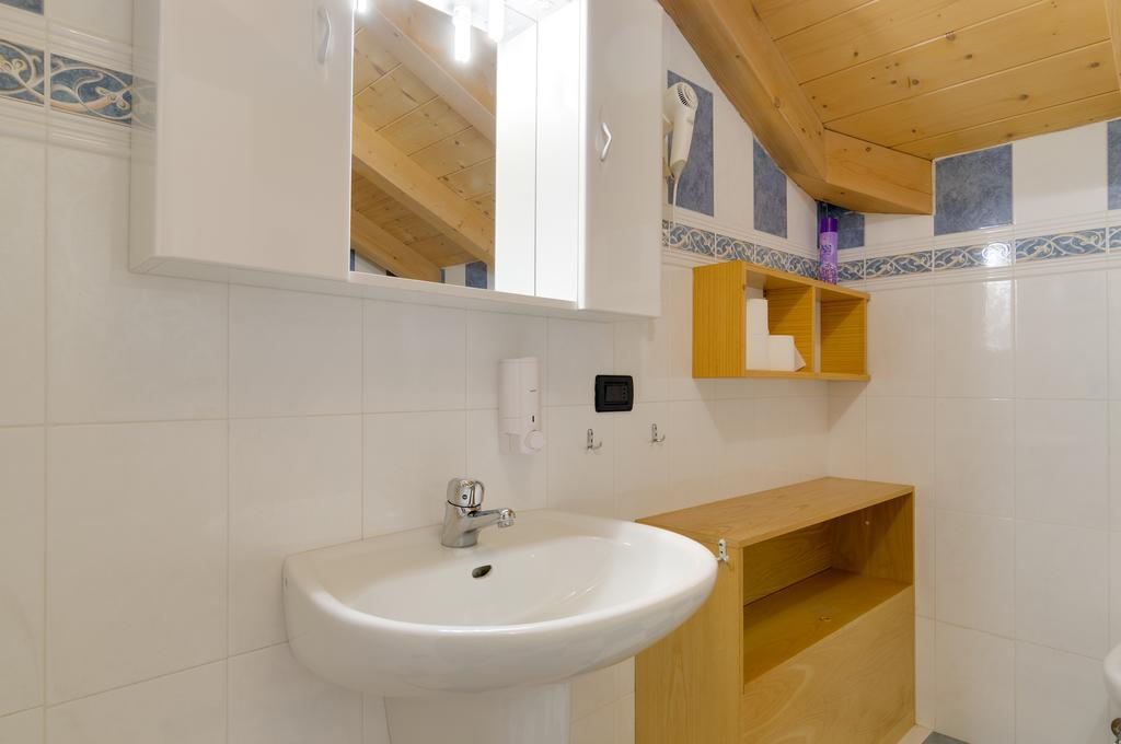 Roe Apartment Panchia